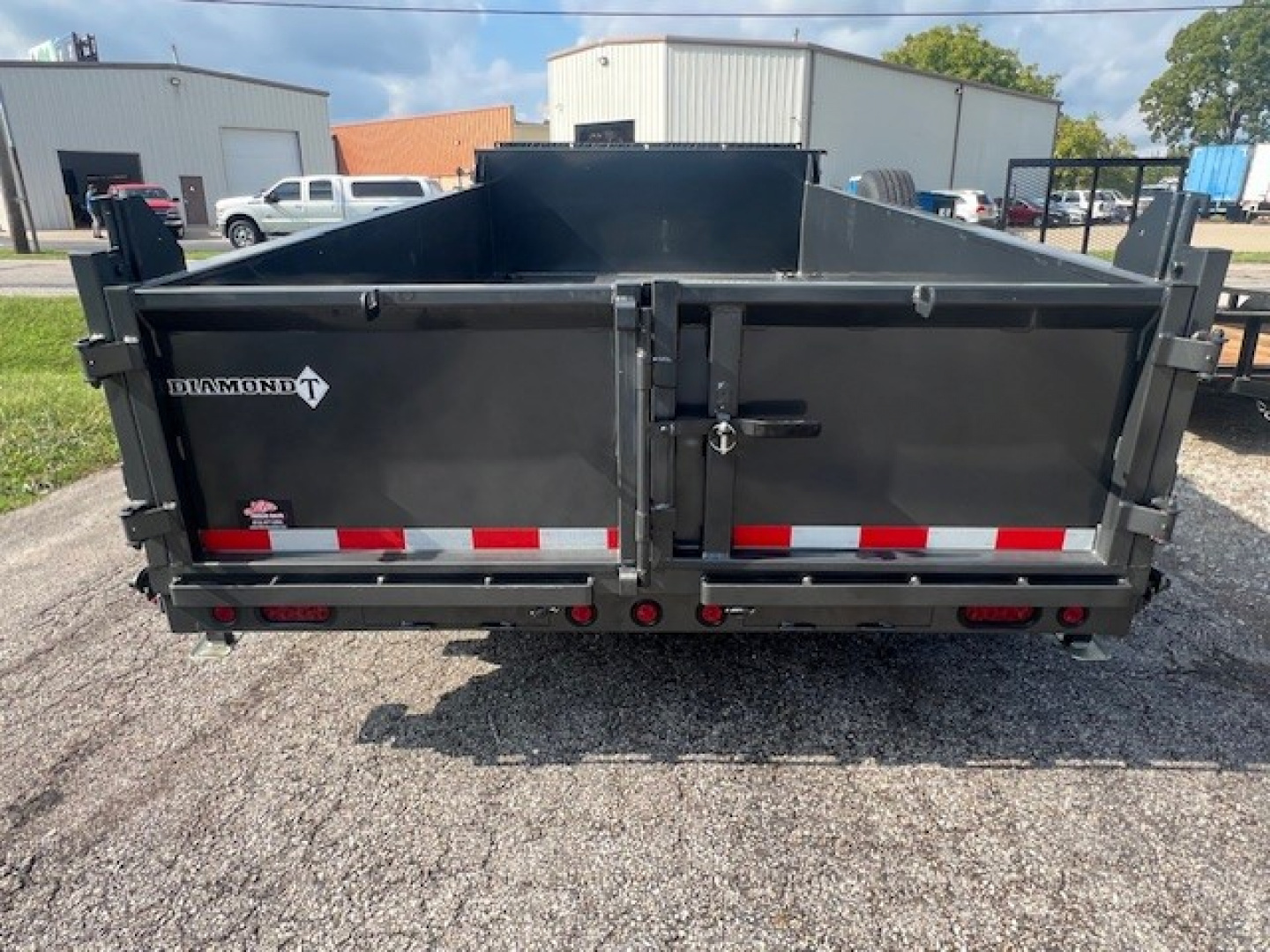 New 2026 Diamond T 83x14 16K Scissor Lift Dump Trailer