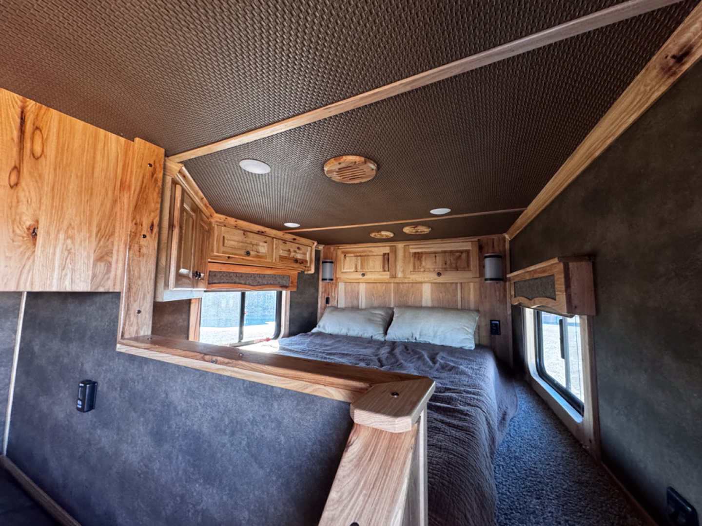 Used 2022 Merhow Trailers 3H LQ Horse Trailer