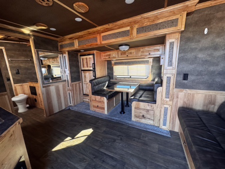 Used 2022 Merhow Trailers 3H LQ Horse Trailer