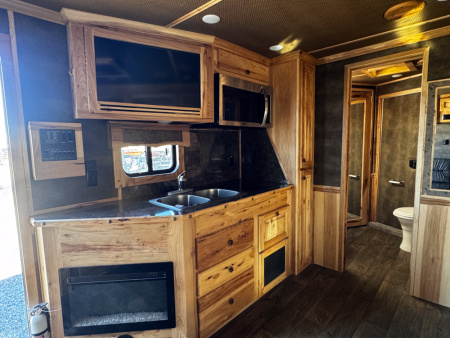 Used 2022 Merhow Trailers 3H LQ Horse Trailer