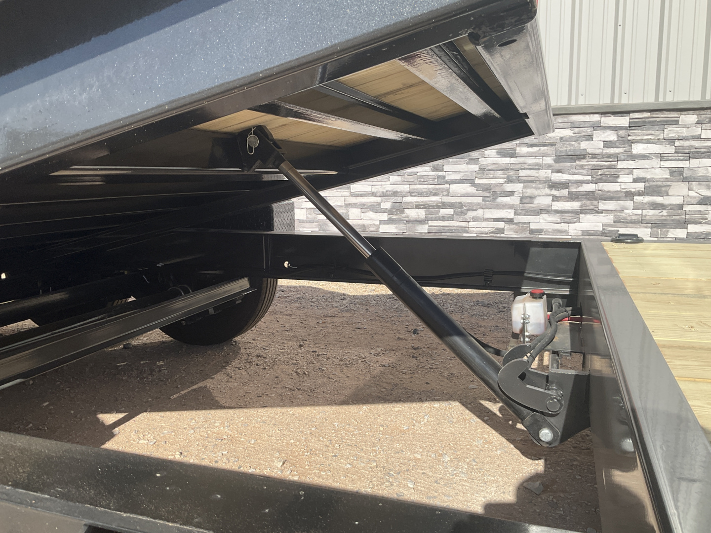 New 2026 Diamond C 82"x20' BP Hydraulically Dampened Tilt - HDT207 Pacesetter Edition