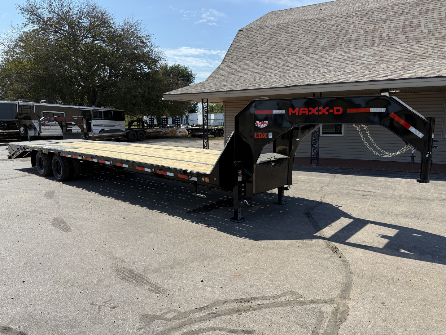 New 2026 102”x32’ MAXX-D GN Engineered Flatbed w/ Duals – LDX
