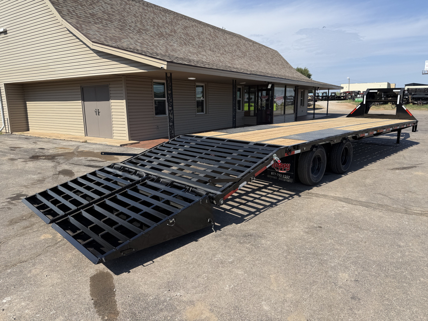 New 2026 102”x32’ MAXX-D GN Engineered Flatbed w/ Duals – LDX