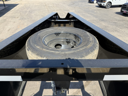 New 2026 102”x32’ MAXX-D GN Engineered Flatbed w/ Duals – LDX