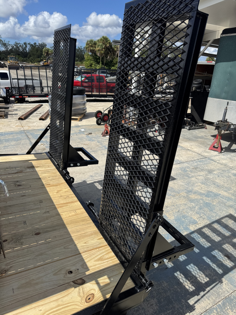 New 2026 Down 2 Earth Trailers 8.5X24 TANDEM AXLE GOOSENECK 17500 LB GVWR Equipment Trailer WITH DRIVE OVER FENDERS, 18 PLY TIRES, DUAL JACKS, MESH MASKET IN GOOSENECK, STAND UP EQUIPMENT RAMPS