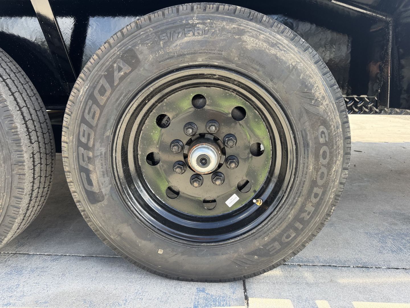 New 2026 Down 2 Earth Trailers 8.5X24 TANDEM AXLE GOOSENECK 17500 LB GVWR Equipment Trailer WITH DRIVE OVER FENDERS, 18 PLY TIRES, DUAL JACKS, MESH MASKET IN GOOSENECK, STAND UP EQUIPMENT RAMPS