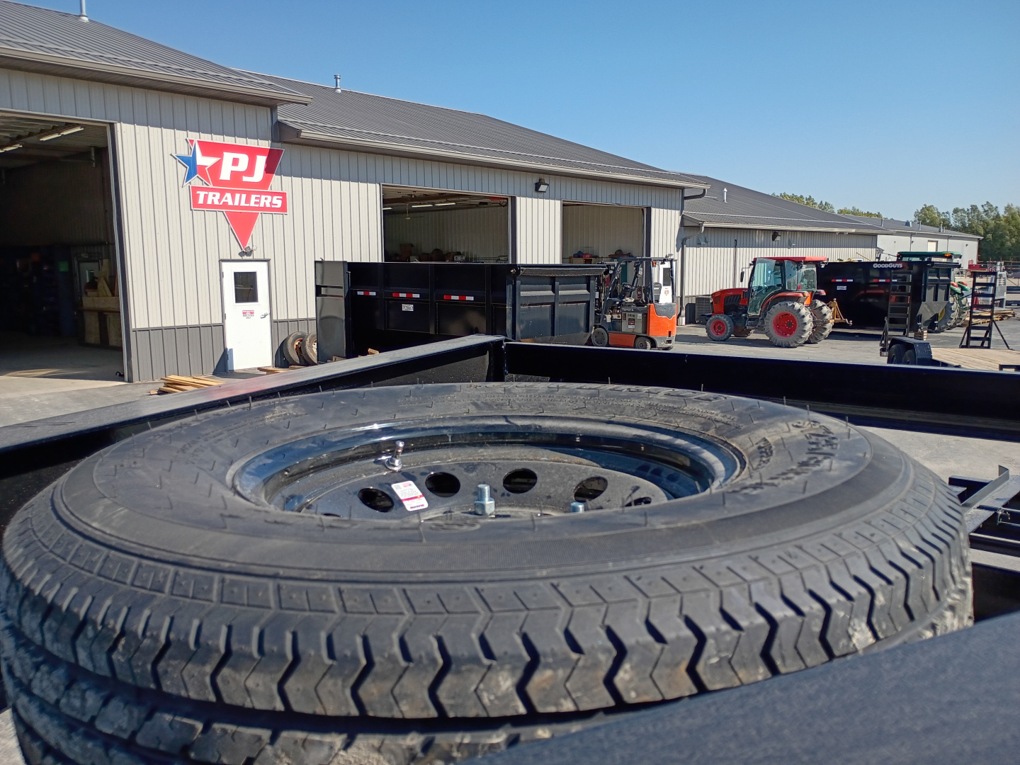 New 2026 PJ Trailers DR142