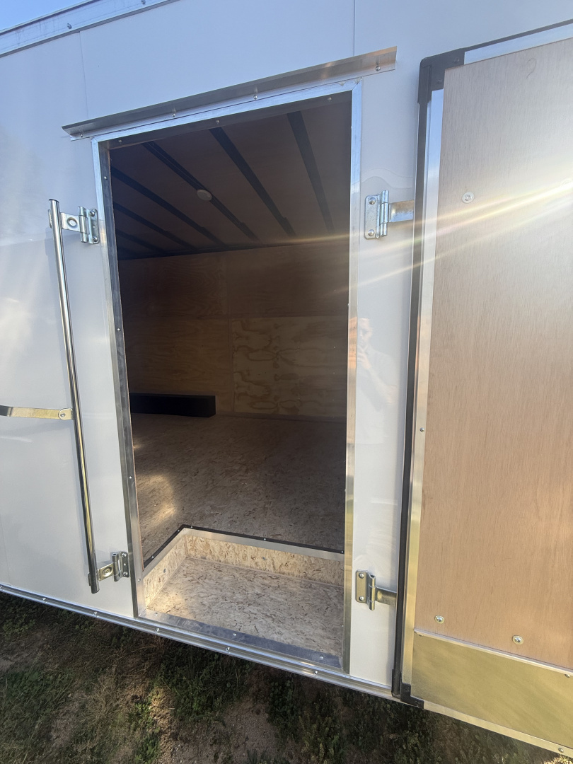 New 2025 Interstate Trailers 8.5X20SFC 10k v-nose screwless beaver tail 4 D-rings rear loading lights Cargo / Enclosed Trailer