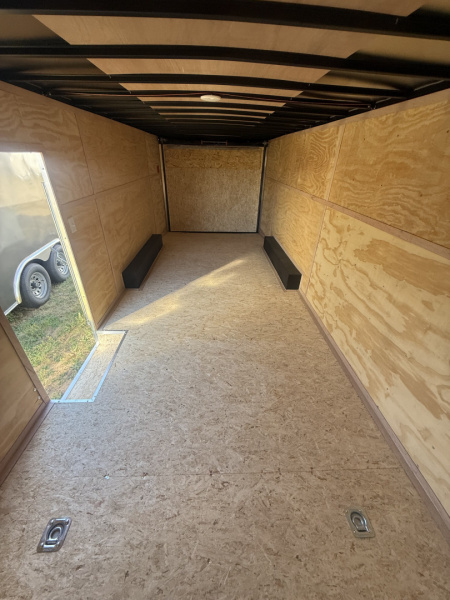 New 2025 Interstate Trailers 8.5X20SFC 10k v-nose screwless beaver tail 4 D-rings rear loading lights Cargo / Enclosed Trailer