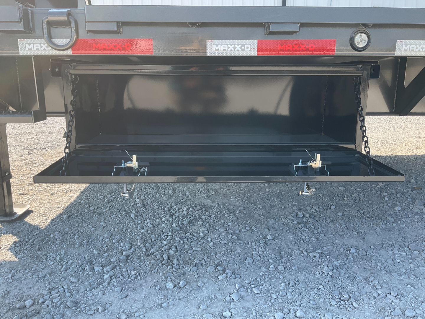 New 2026 102”x30’ MAXX-D Engineered GN Flatbed w/ Duals – LDX