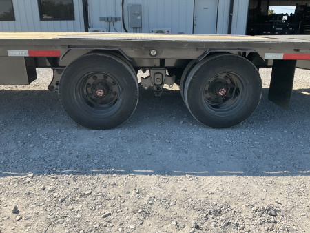 New 2026 102”x30’ MAXX-D Engineered GN Flatbed w/ Duals – LDX