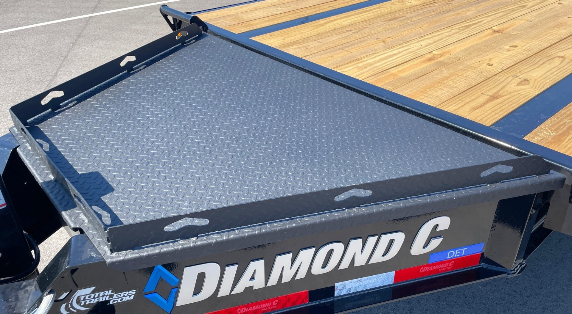 New Diamond C 22' DET-208 Power Tilt Deck Over Equipment Trailer 18,000LB, 8K Axles, 17.5" Tires