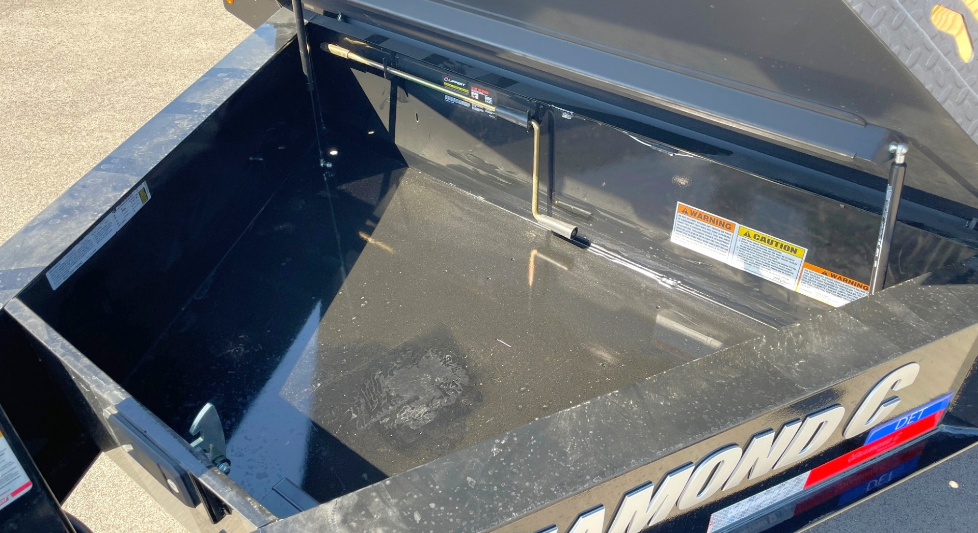 New Diamond C 22' DET-208 Power Tilt Deck Over Equipment Trailer 18,000LB, 8K Axles, 17.5" Tires