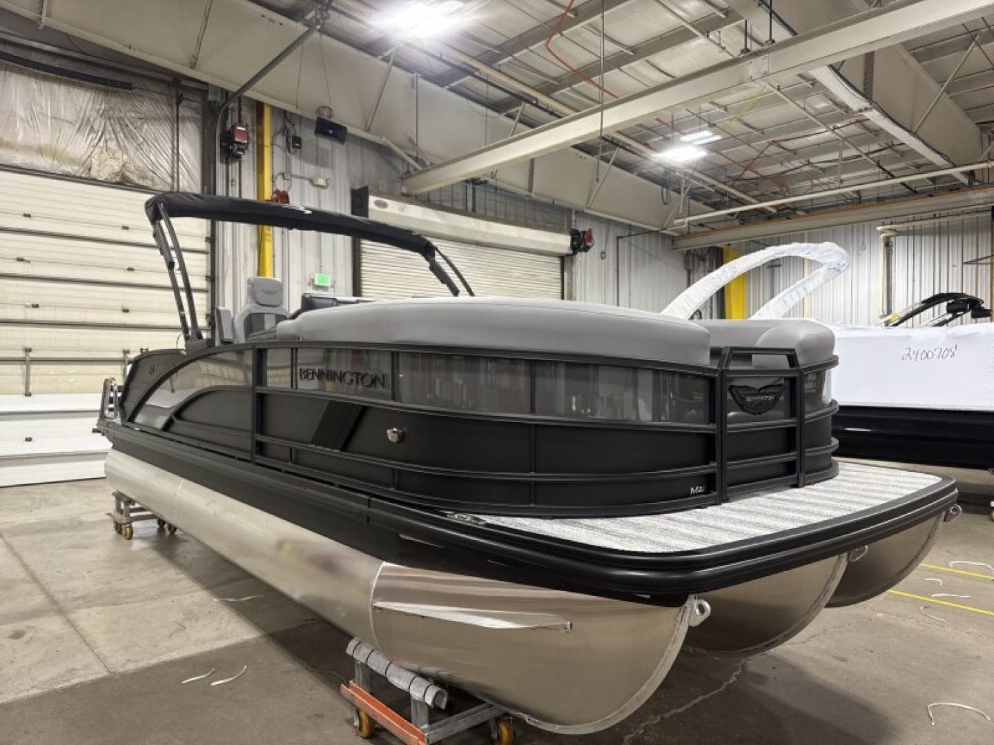 New 2026 Bennington 22' M Series SwingBack Tri-toon Boat