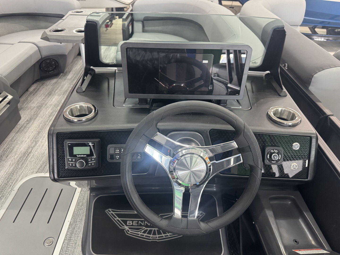 New 2026 Bennington 22' M Series SwingBack Tri-toon Boat