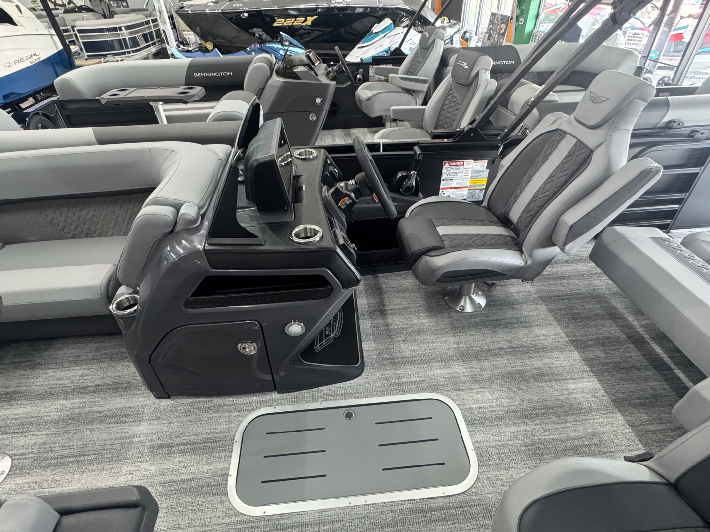 New 2026 Bennington 22' M Series SwingBack Tri-toon Boat