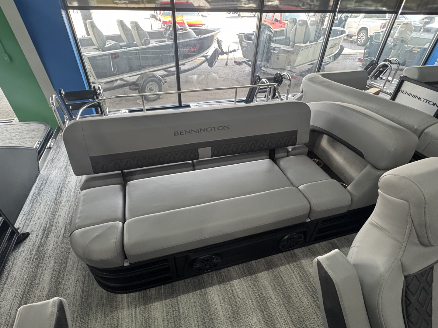 New 2026 Bennington 22' M Series SwingBack Tri-toon Boat