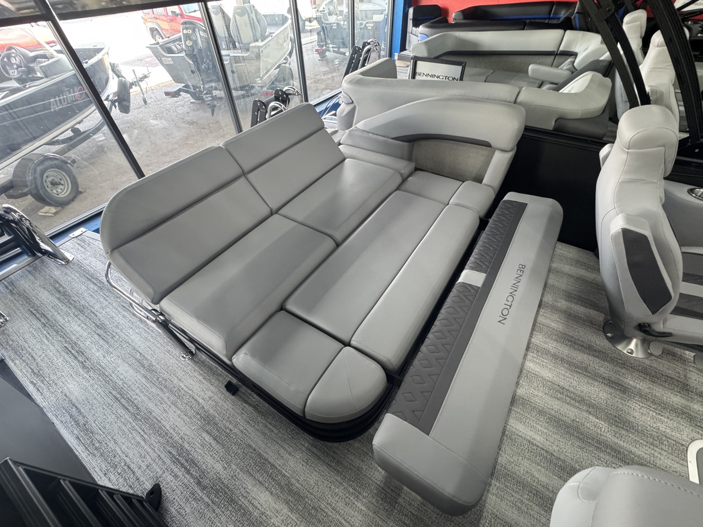 New 2026 Bennington 22' M Series SwingBack Tri-toon Boat