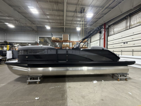 New 2026 Bennington 22' M Series SwingBack Tri-toon Boat