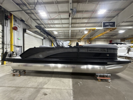 New 2026 Bennington 22' M Series SwingBack Tri-toon Boat