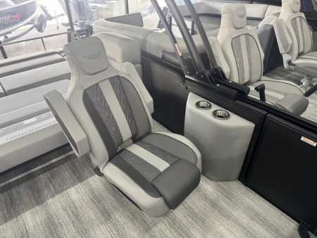 New 2026 Bennington 22' M Series SwingBack Tri-toon Boat