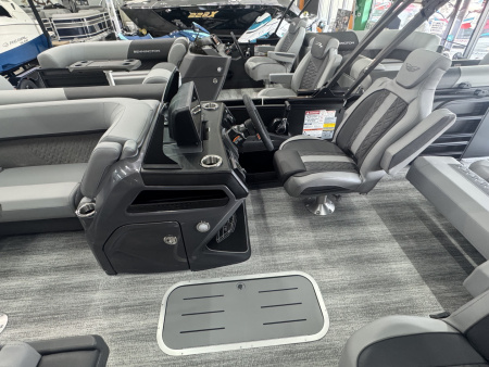 New 2026 Bennington 22' M Series SwingBack Tri-toon Boat