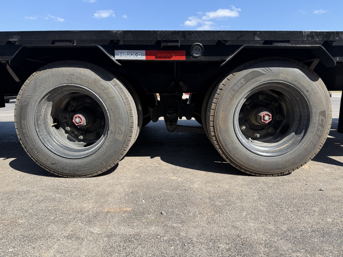 New 2026 MAXX-D 102"x40' GN Flatbed w/ Duals – LDX