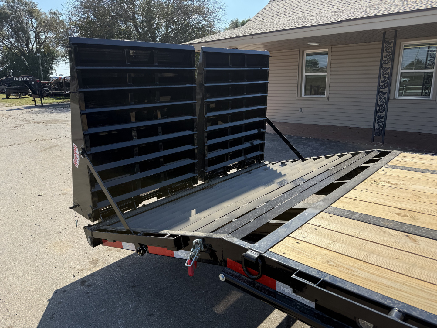 New 2026 MAXX-D 102"x40' GN Flatbed w/ Duals – LDX