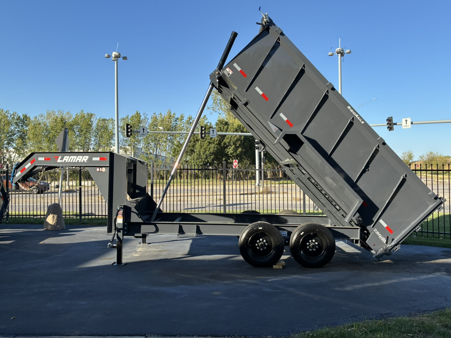 New 2026 Lamar Trailers 83"X14'-14K Gooseneck Telescopic Dump Trailer