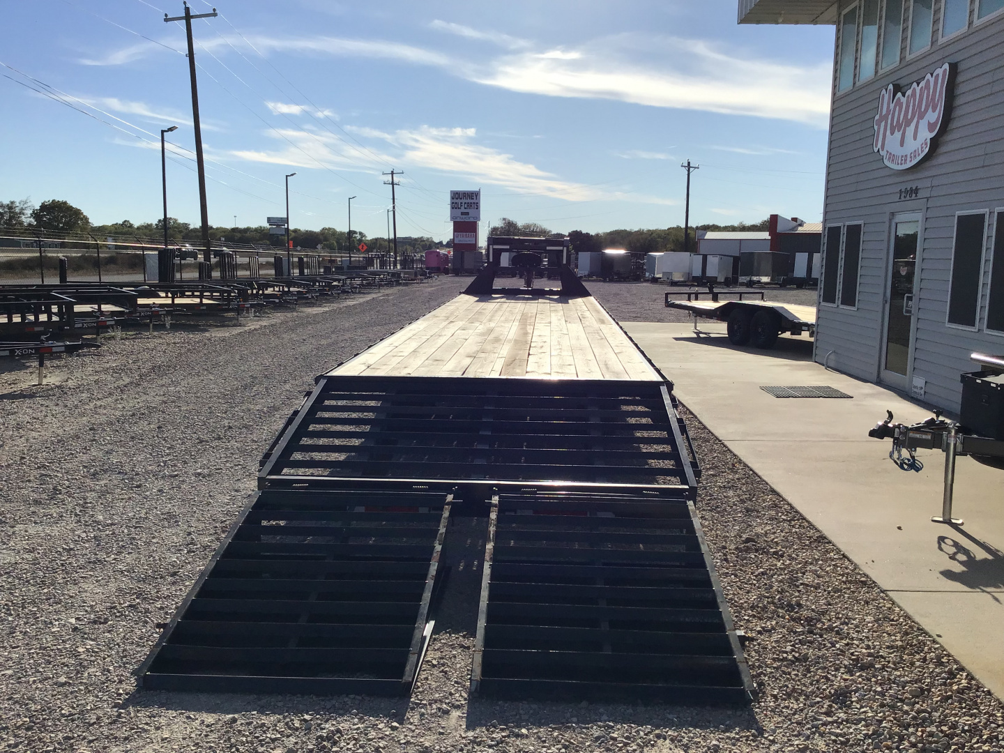 Used 2024 Trail Maxx 102"x40' GN Flatbed w/ Max Ramps
