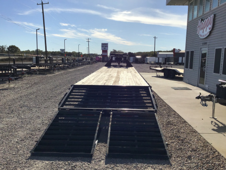 Used 2024 Trail Maxx 102"x40' GN Flatbed w/ Max Ramps