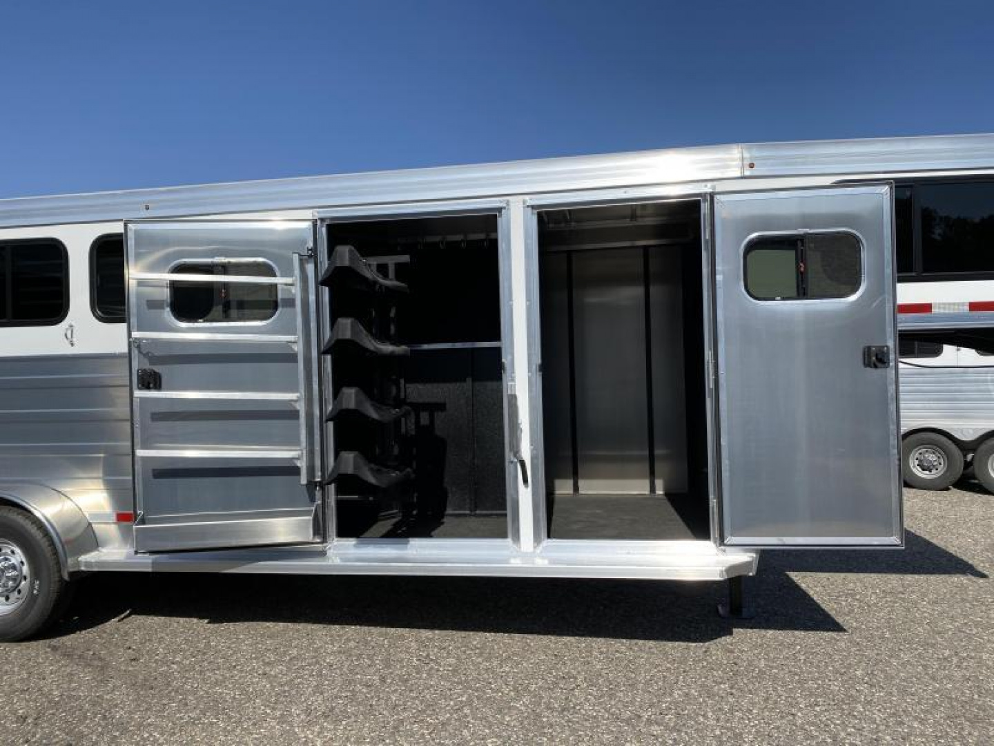 New 2026 Logan Bullseye 4 Horse XL w/ Closet Tack Package