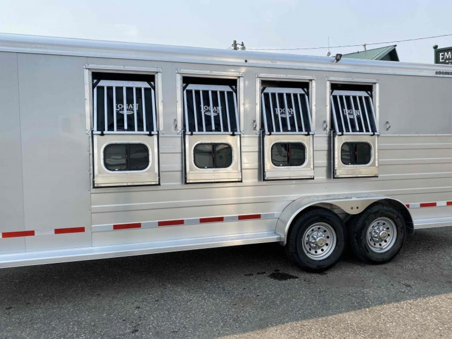 New 2026 Logan Bullseye 4 Horse XL w/ Closet Tack Package