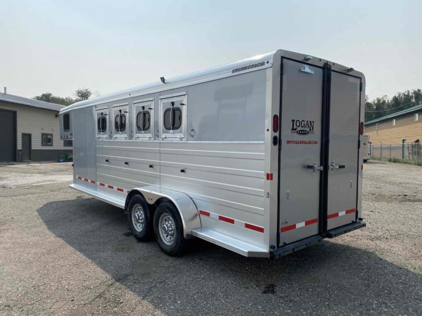 New 2026 Logan Bullseye 4 Horse XL w/ Closet Tack Package