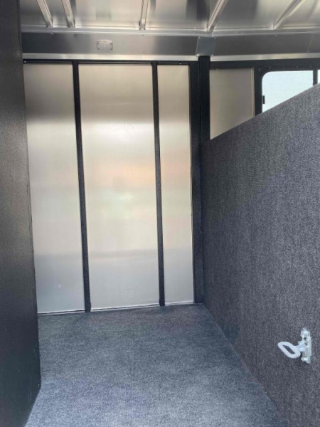 New 2026 Logan Bullseye 4 Horse XL w/ Closet Tack Package