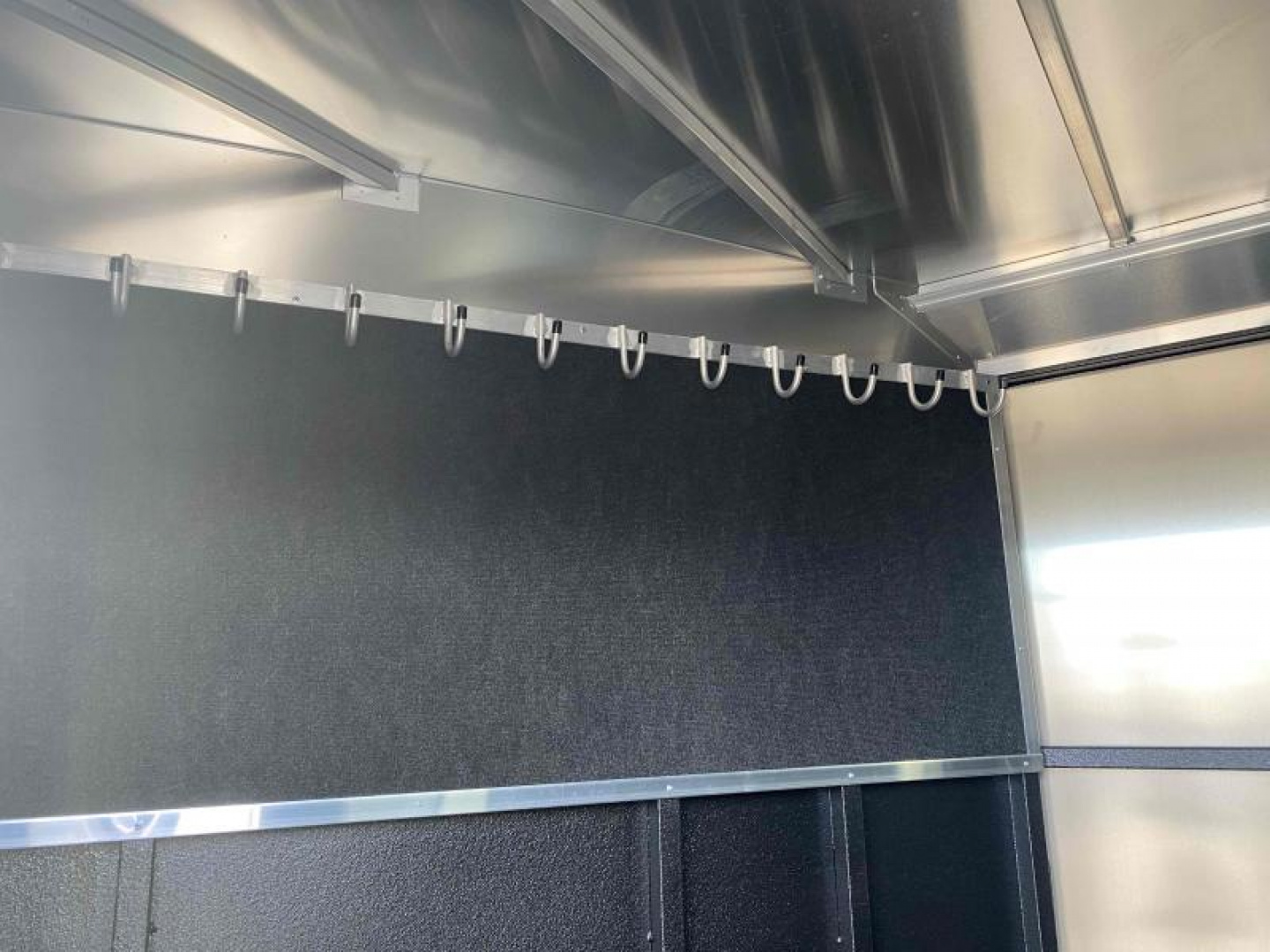 New 2026 Logan Bullseye 4 Horse Stock Combo Trailer