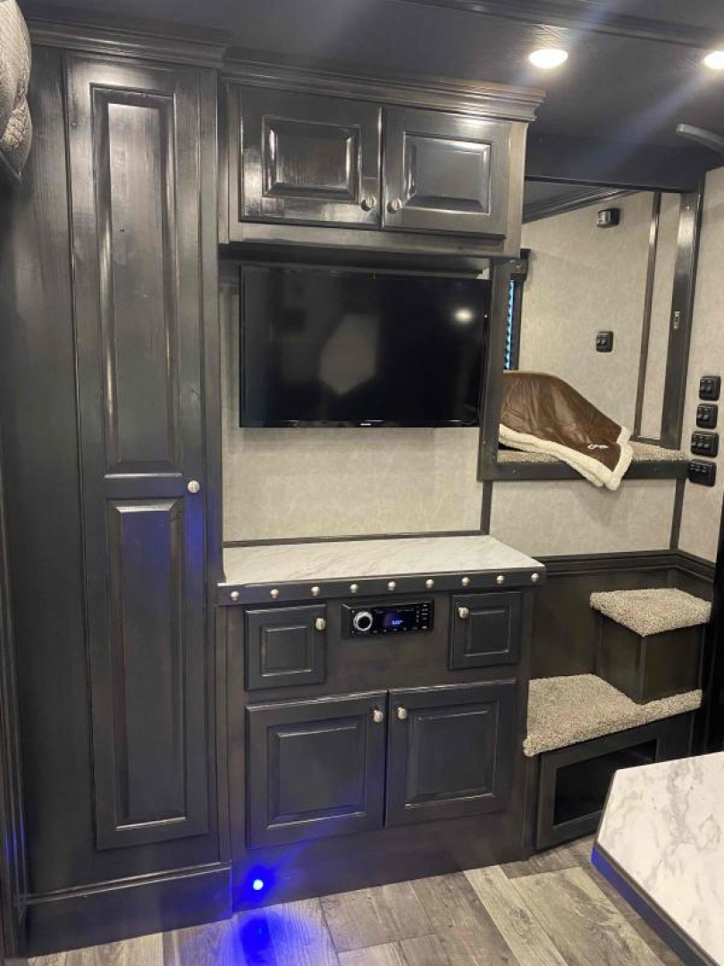 New 2023 Cimarron Norstar 4 Horse Sideload 15'6" Outlaw Living Quarter