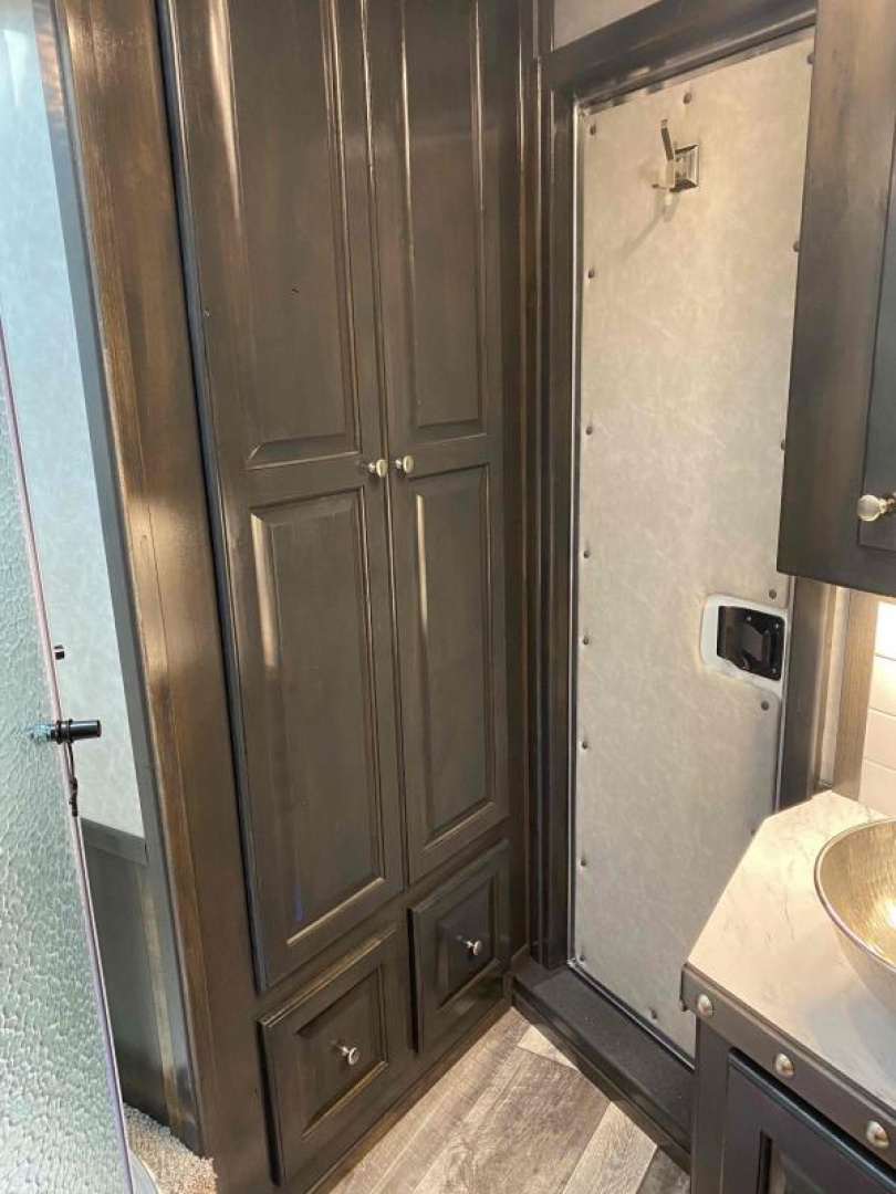 New 2023 Cimarron Norstar 4 Horse Sideload 15'6" Outlaw Living Quarter