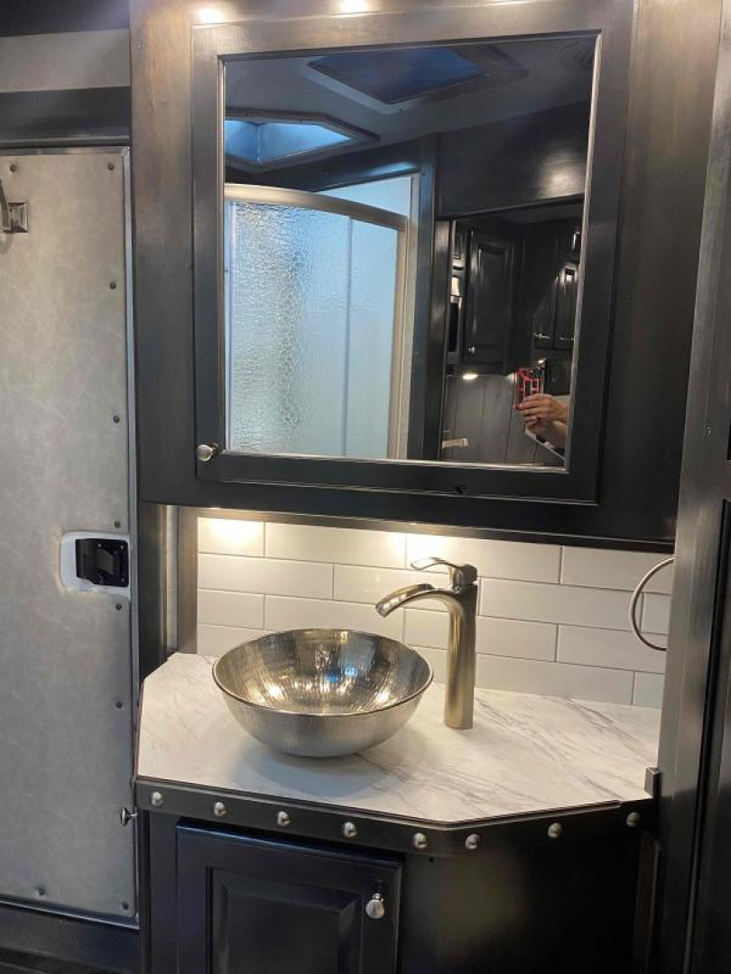 New 2023 Cimarron Norstar 4 Horse Sideload 15'6" Outlaw Living Quarter