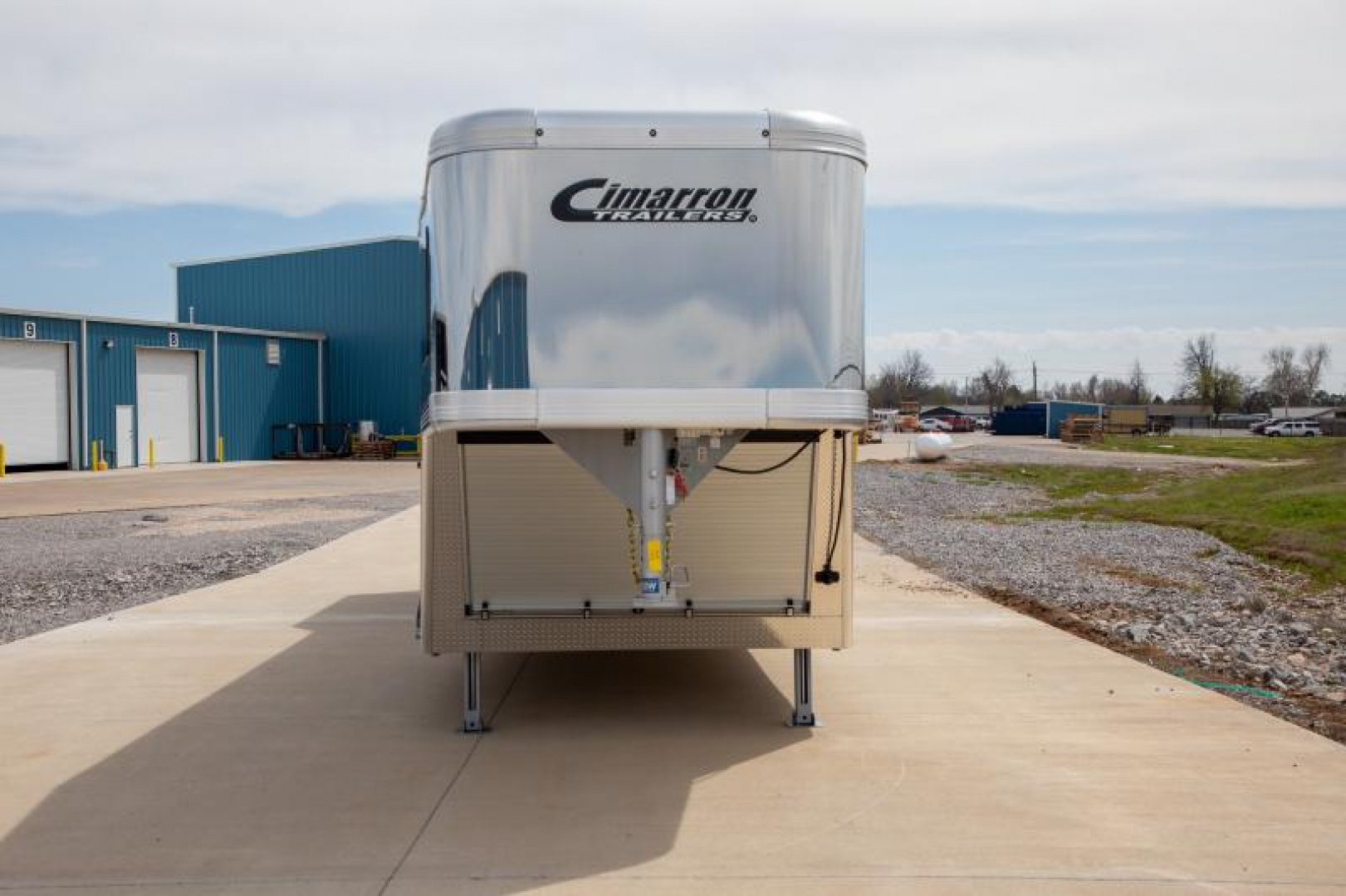 New 2023 Cimarron Norstar 4 Horse Sideload 15'6" Outlaw Living Quarter