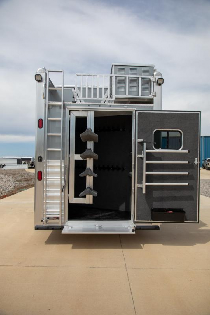 New 2023 Cimarron Norstar 4 Horse Sideload 15'6" Outlaw Living Quarter