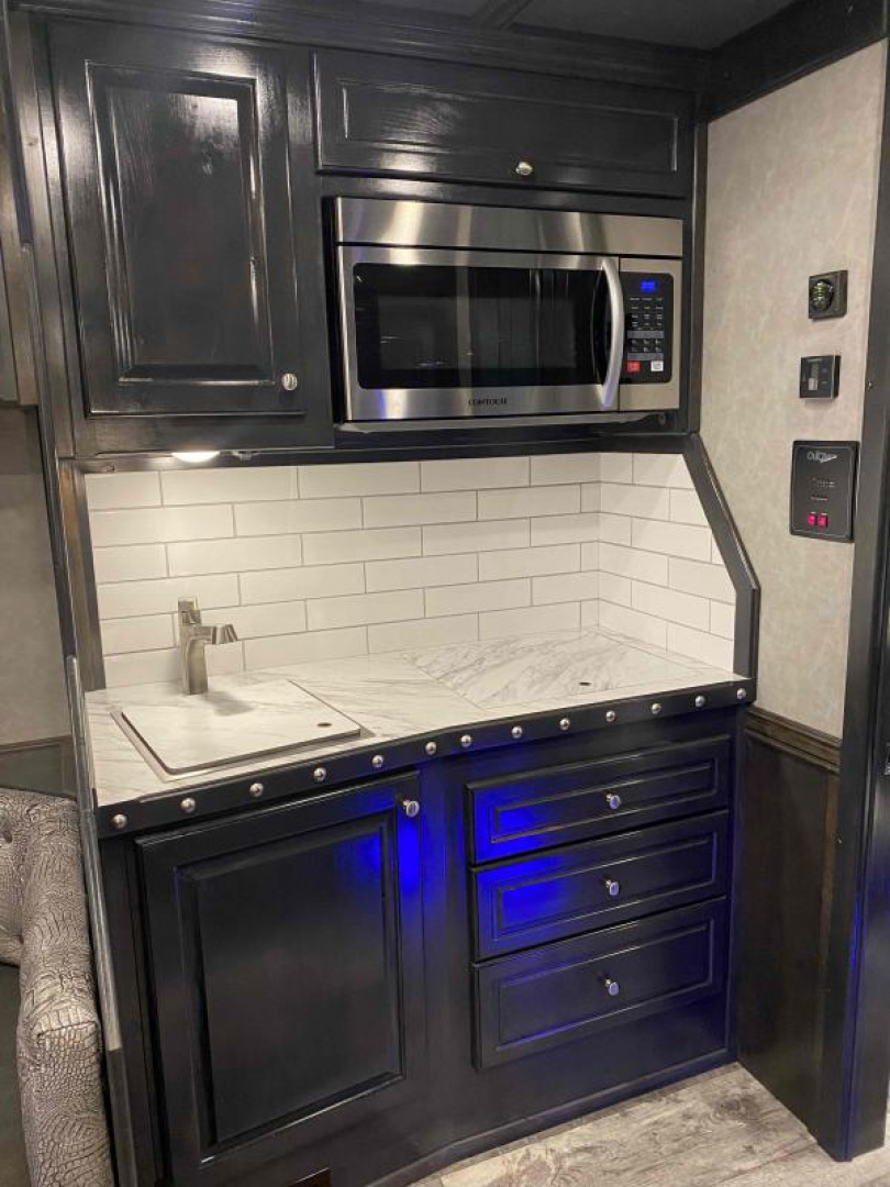 New 2023 Cimarron Norstar 4 Horse Sideload 15'6" Outlaw Living Quarter