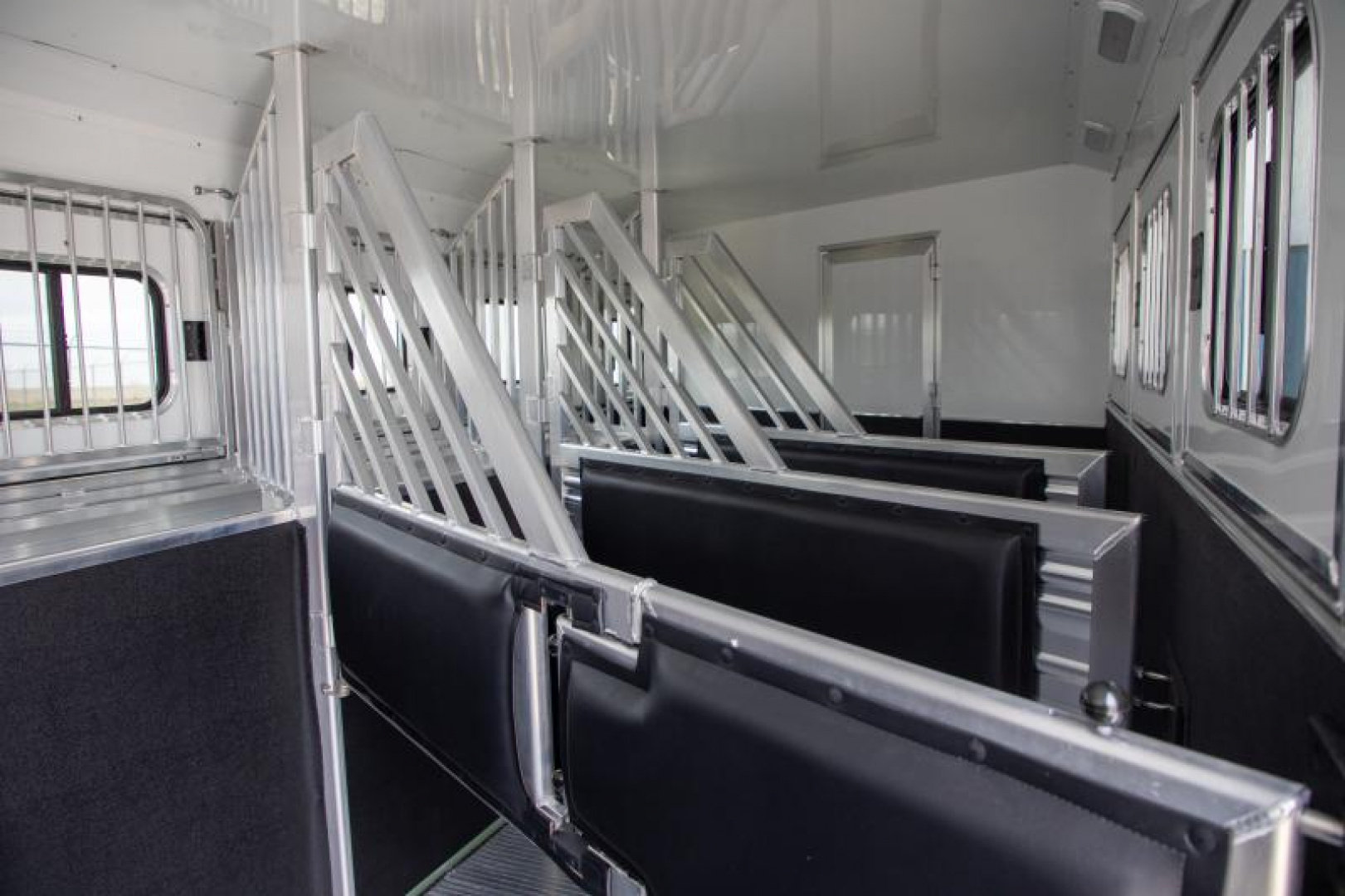 New 2023 Cimarron Norstar 4 Horse Sideload 15'6" Outlaw Living Quarter