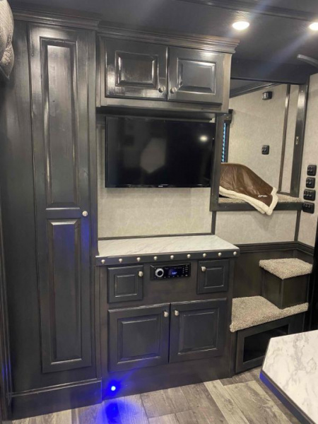 New 2023 Cimarron Norstar 4 Horse Sideload 15'6" Outlaw Living Quarter