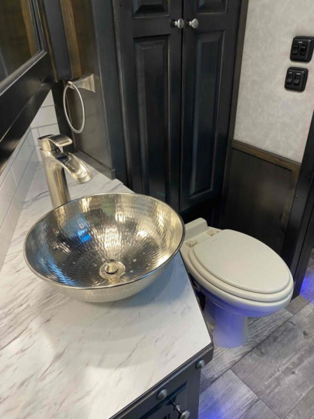 New 2023 Cimarron Norstar 4 Horse Sideload 15'6" Outlaw Living Quarter