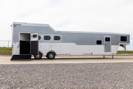 New 2023 Cimarron Norstar 4 Horse Sideload 15'6" Outlaw Living Quarter