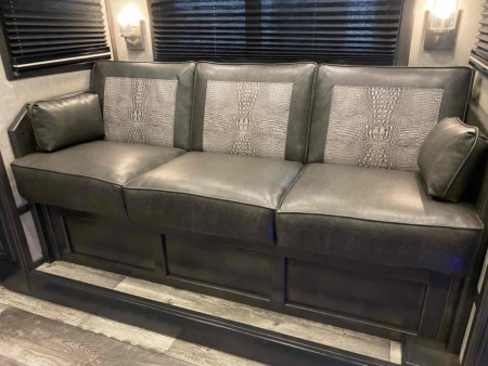 New 2023 Cimarron Norstar 4 Horse Sideload 15'6" Outlaw Living Quarter