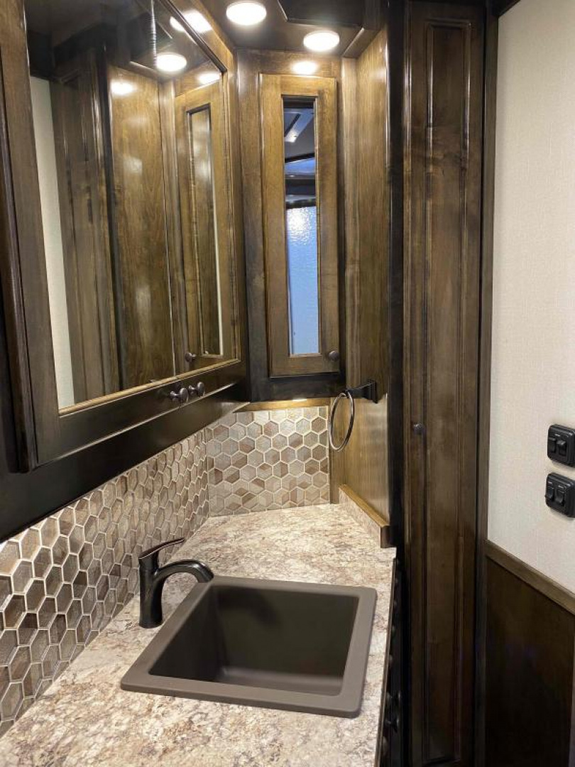 New 2023 Cimarron 4 Horse Side Load with 14'9" Living Quarter Trailer