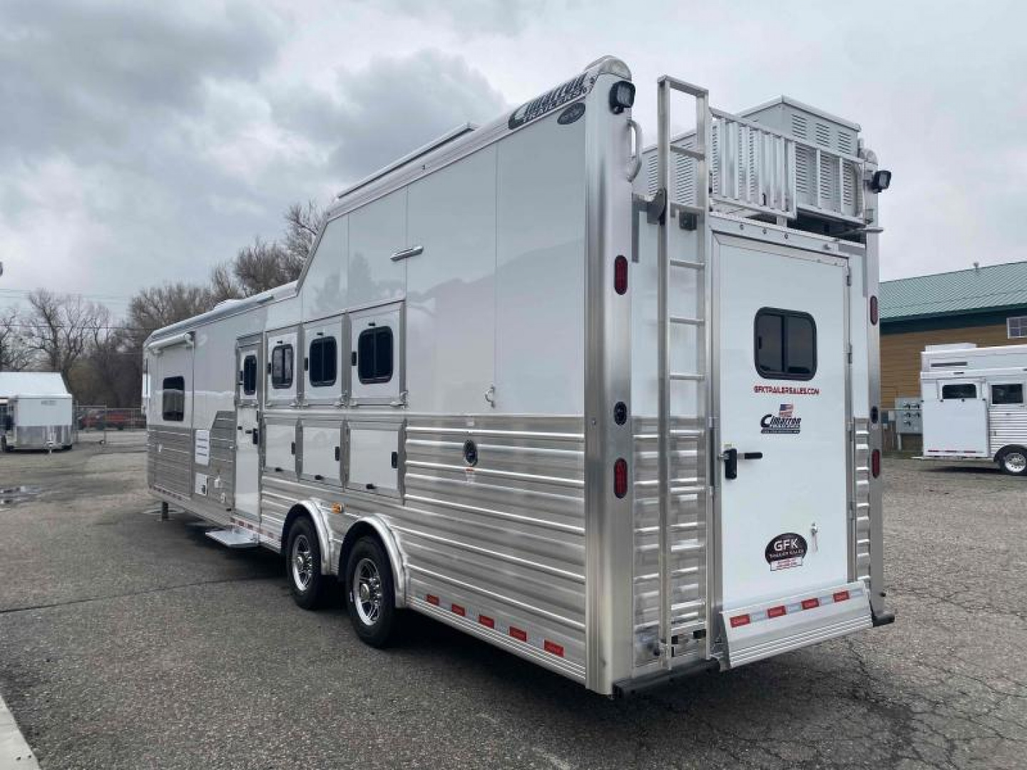 New 2023 Cimarron 4 Horse Side Load with 14'9" Living Quarter Trailer
