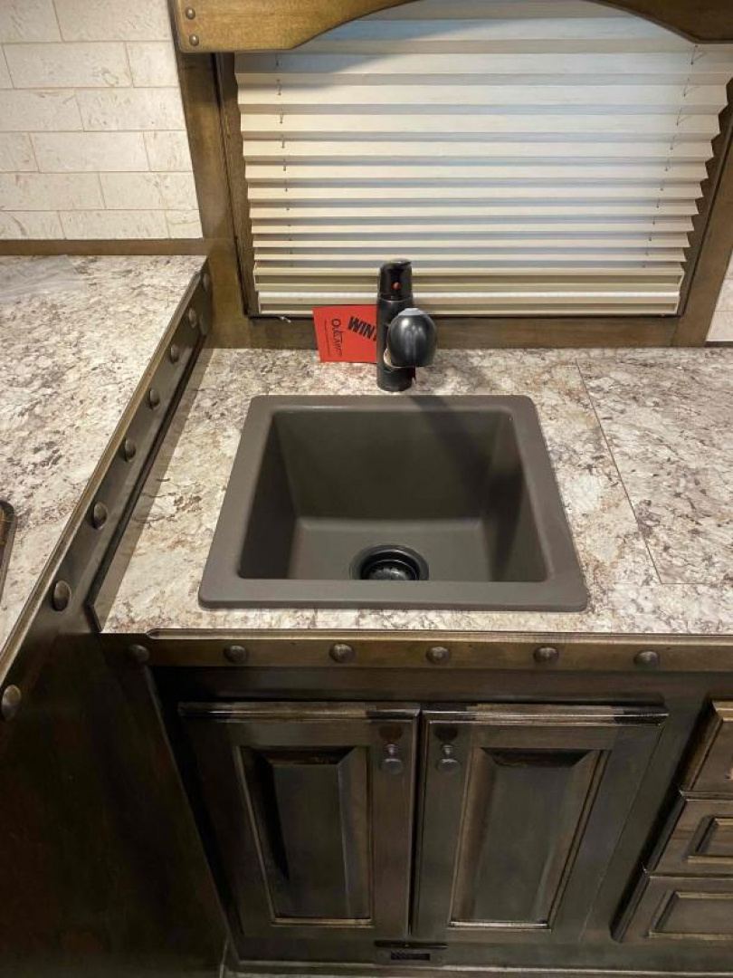 New 2023 Cimarron 4 Horse Side Load with 14'9" Living Quarter Trailer